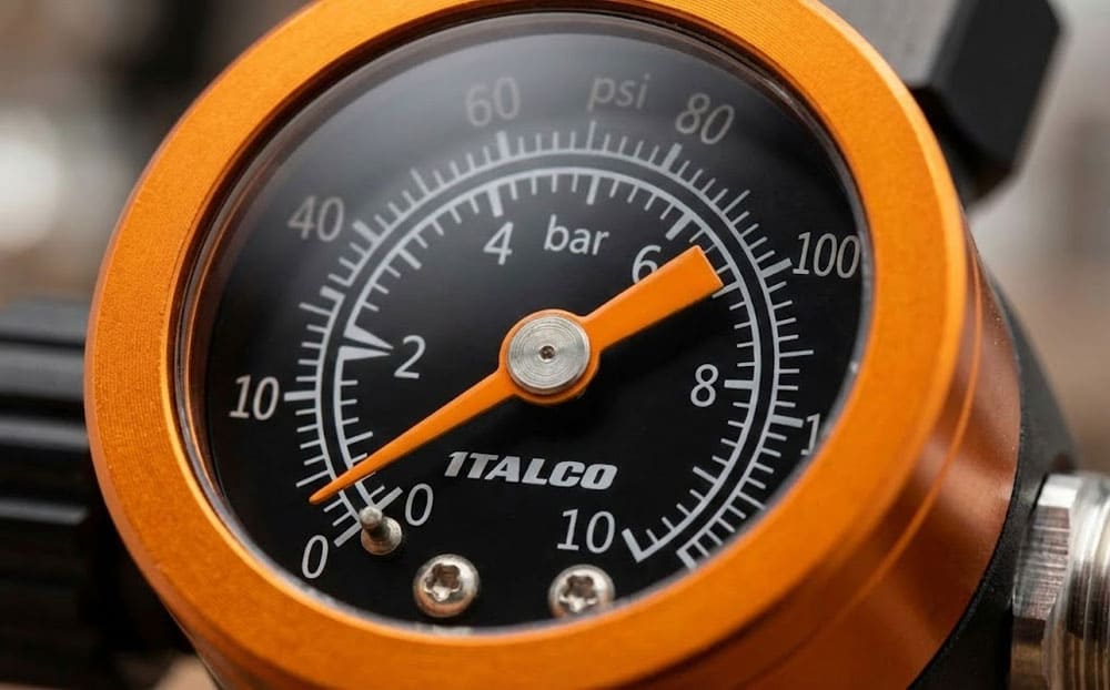 манометр на регуляторе давления Italco Model-One