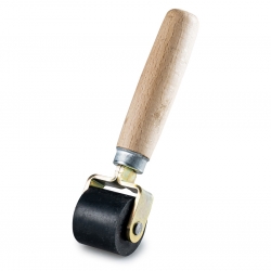 Валик резиновый ROLL с деревянной ручкой фото